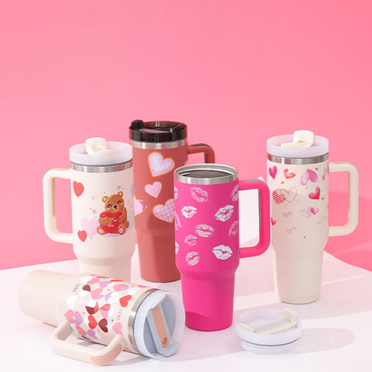 Isolierter 40-oz-Trinkbecher mit Strohhalm und Griff